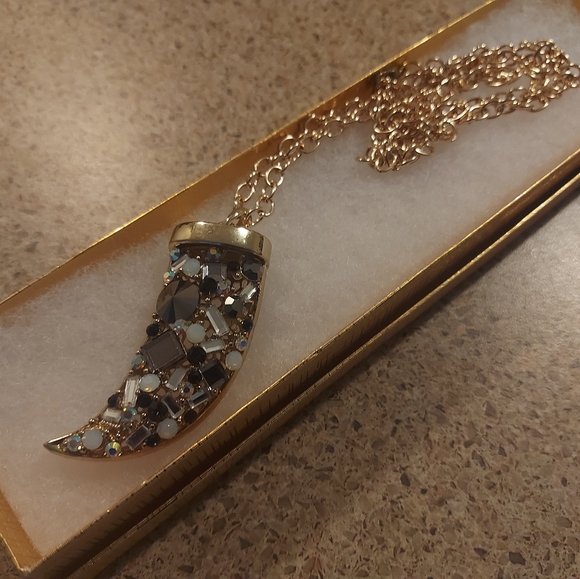 Necklace (costume jewelry) - Picture 1 of 3